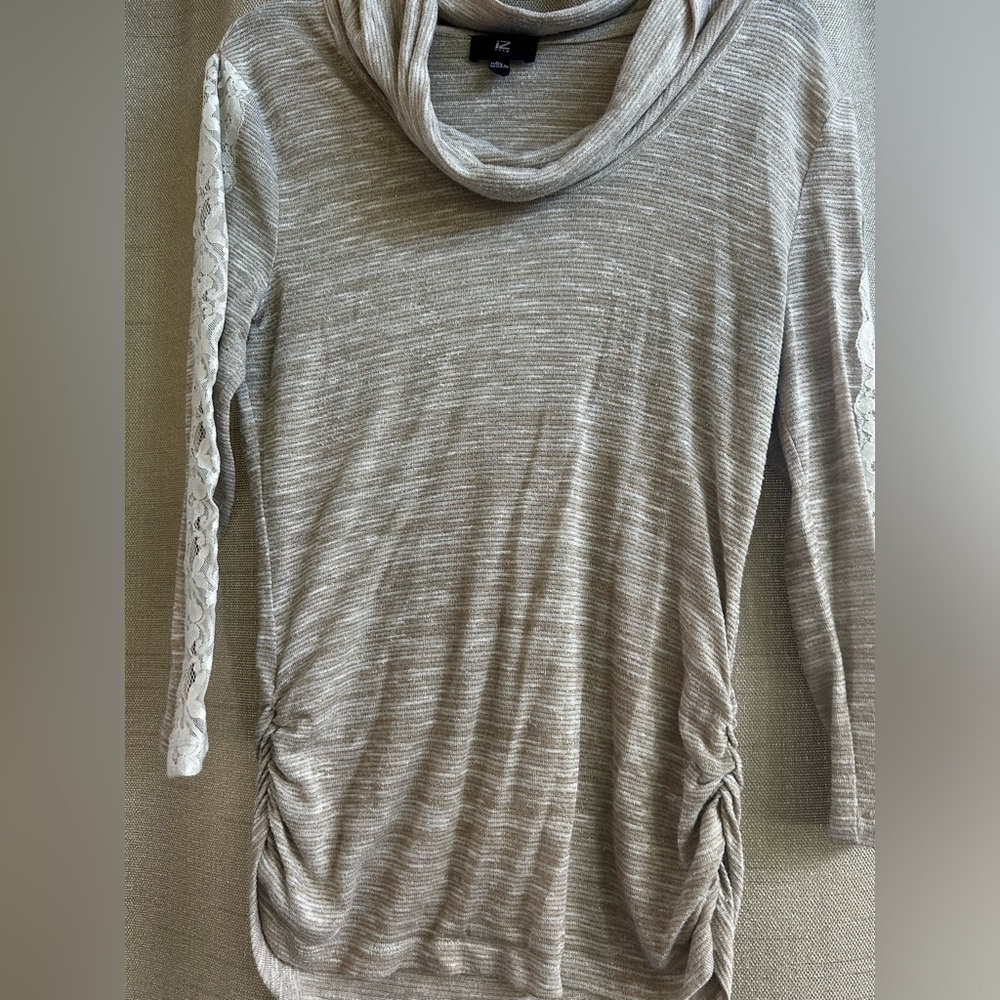 Gold glitter striped lace sleeve top size XL